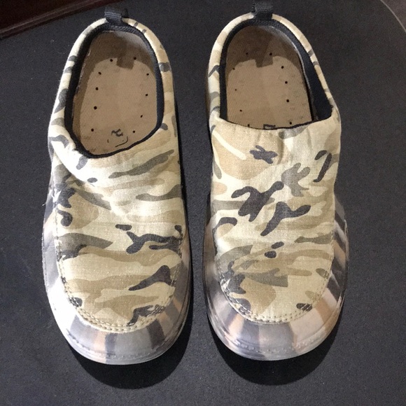 redhead slip on shoes